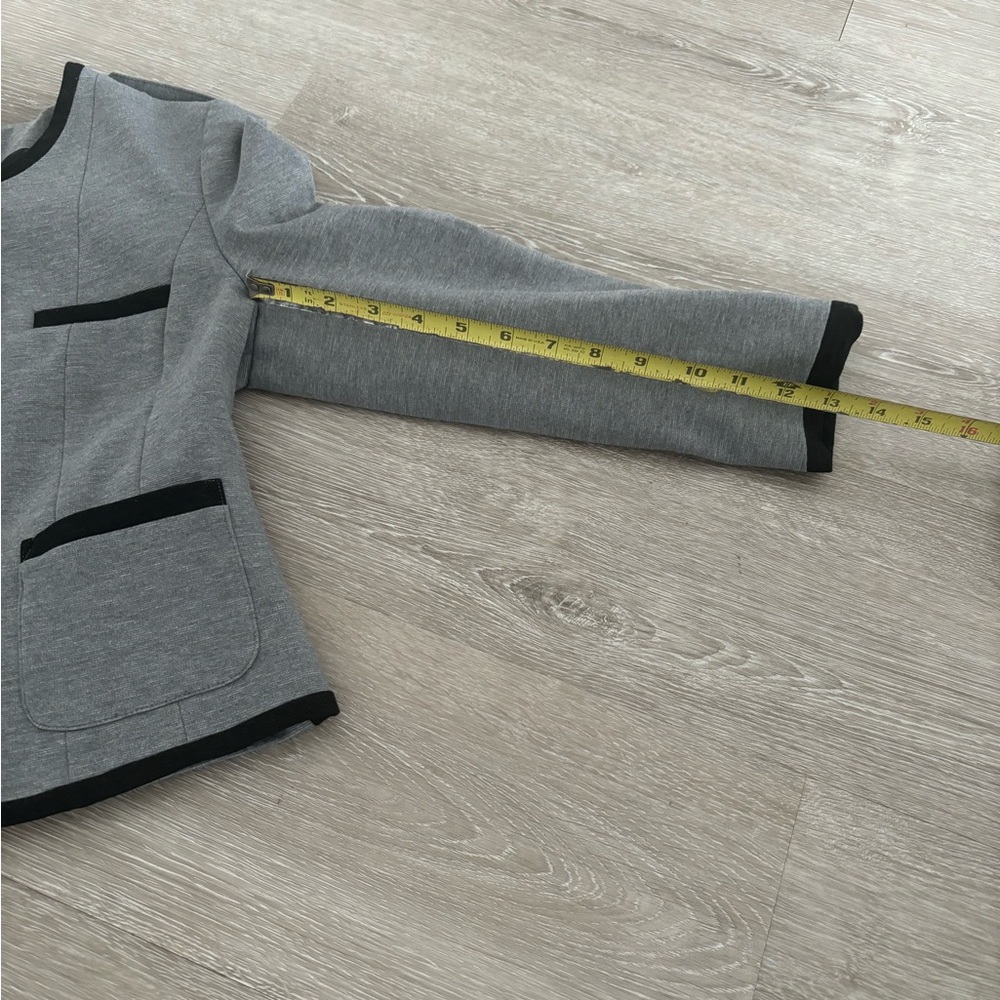 H&M Women's Gray Blazer with Black Trim - Picture 7 of 7